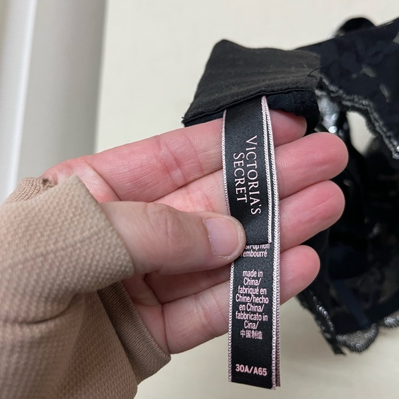 Victorias Secret 30A black/silver embellished push-up without padding bra - Picture 5 of 9